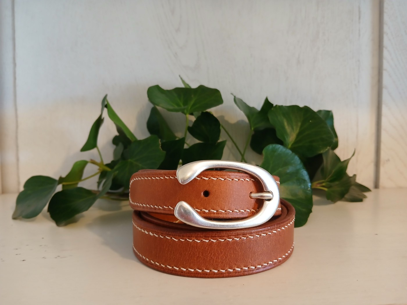 Ceinture en cuir cognac, boucle étrier argentée